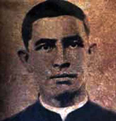 <b>Padre Pedro Evangelista Marques Guimarães</b><br> - Filho de Antônio Evangelista Marques Guimarães e Eliza Carolina de Jesus Guimarães e neto de João Evangelista Marques Guimarães e Maria Rodrigues de Oliveira Lima. Nasceu 1892, em Morro Vermelho. Estudou no Seminário Arquidiocesano de Mariana. Foi vigário da Paróquia de Abadia dos Dourados e depois de Taquaraçu de Minas, onde faleceu.